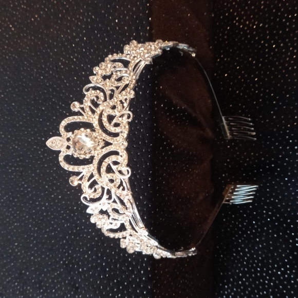 Girls Silver tiara with rhinestones - Picture 1 of 4